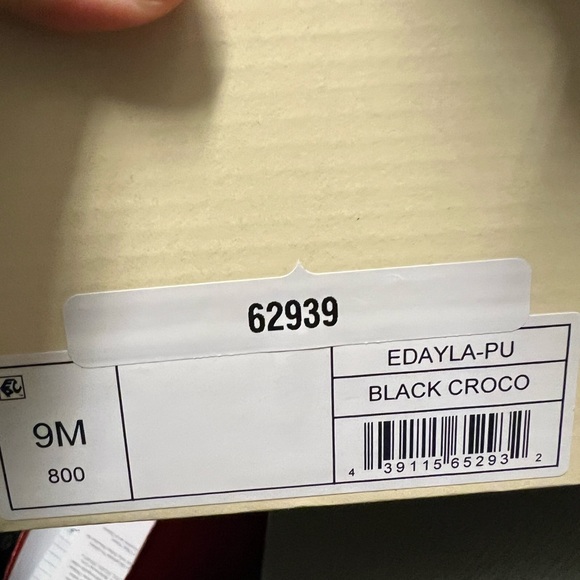 SOLD Dr. Martens boot NWT - Picture 2 of 4